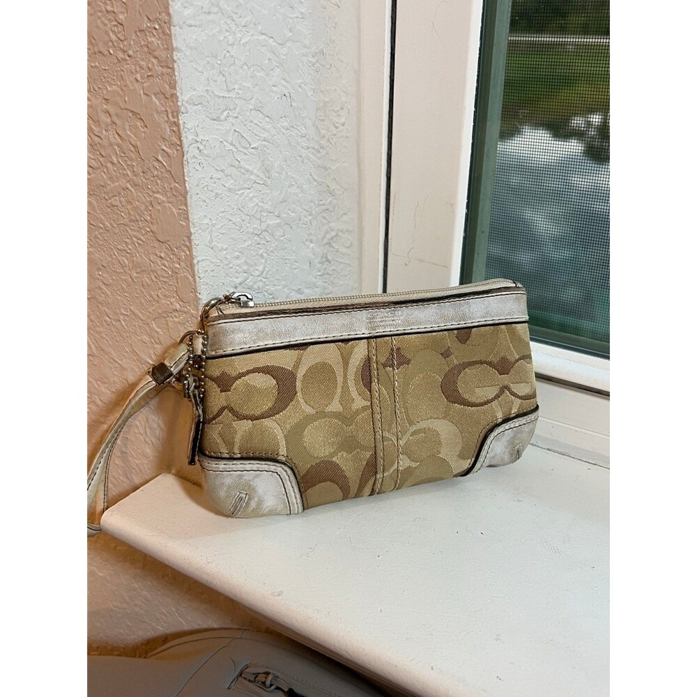 Vintage Coach Y2K Tan and Cream Canvas and Leather Wristlet Wallet - Picture 4 of 10